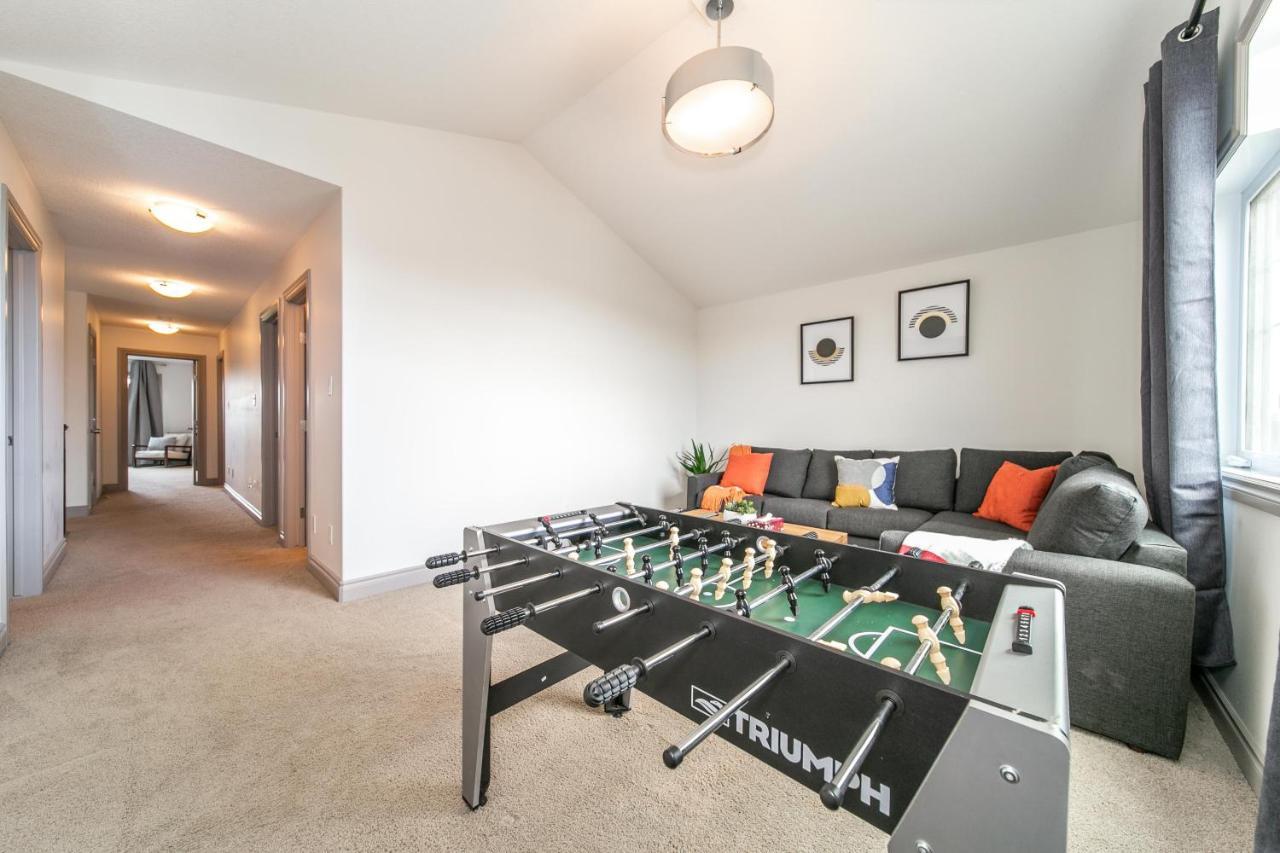 Lakeview Luxury Home - Double Garage Parking - Foosball Table - King Beds - Fast Wi-Fi -Free Netflix Едмънтън Екстериор снимка