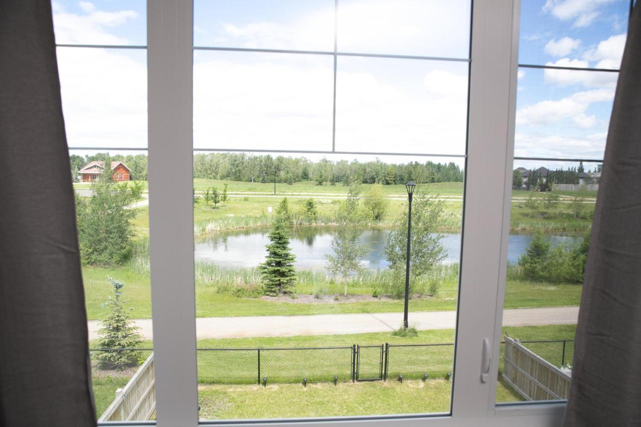 Lakeview Luxury Home - Double Garage Parking - Foosball Table - King Beds - Fast Wi-Fi -Free Netflix Едмънтън Екстериор снимка